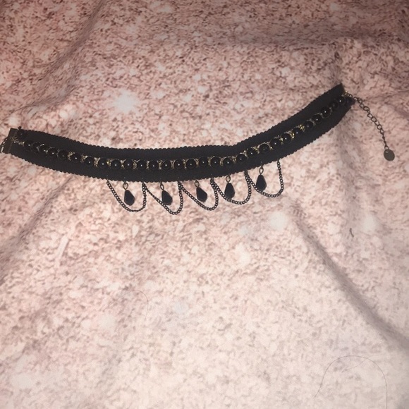 Unique Black Victorian Choker Necklace - Picture 4 of 5